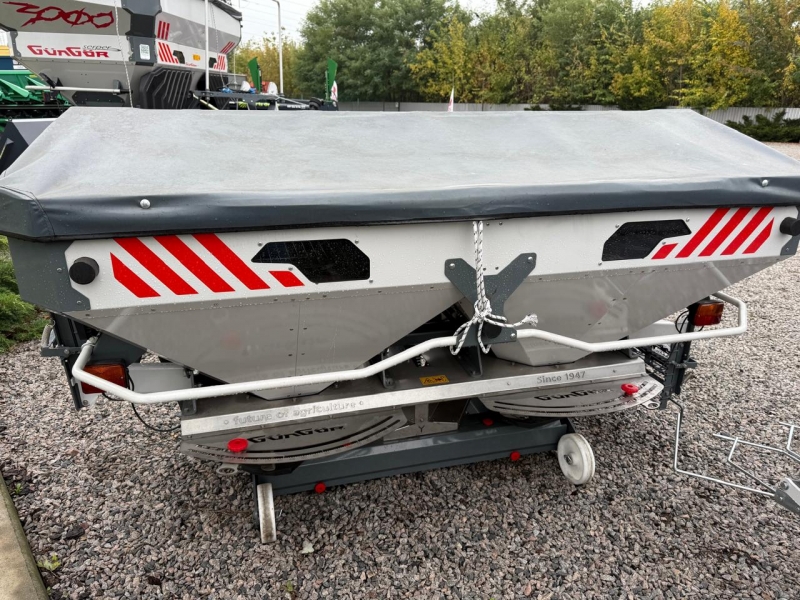 Розкидач добрив SERPER 1200 