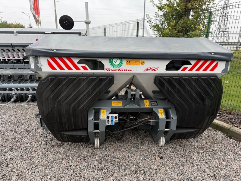 Розкидач добрив SERPER 1200 
